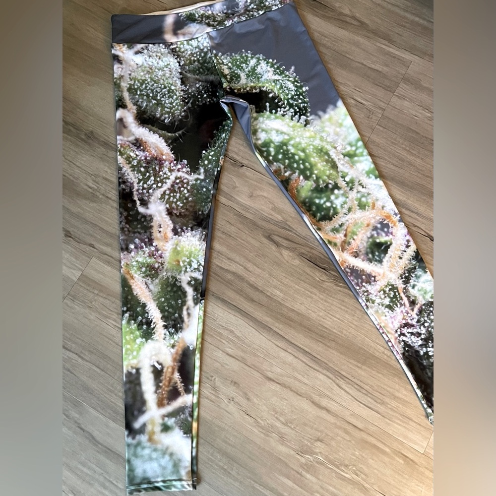 Society6 Brand Cannabis Themed YogaPants / Leggings, XL